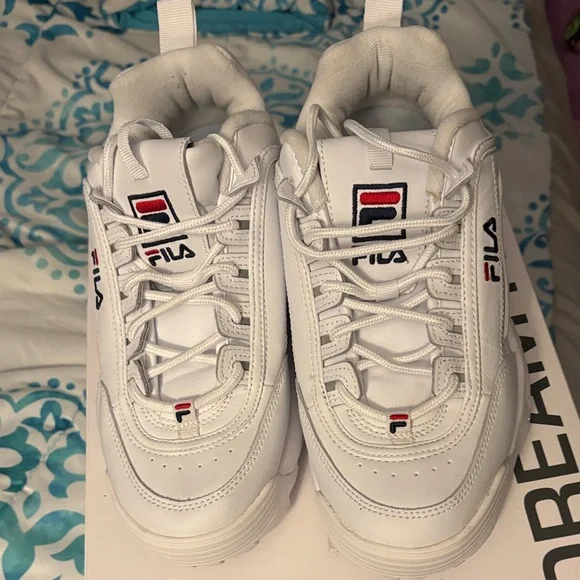Fila Classic White Sneakers - Picture 2 of 6